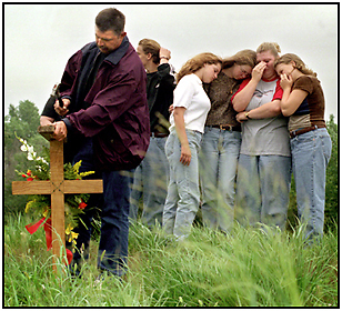 Roadside Memorial Cross - photo by Gerik Parmele.