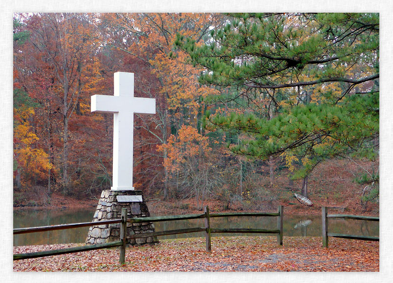 Cross at Lake Acworth in Georgia.