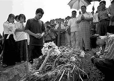 Funeral in Khentung, Burma by John Stanmeyer.