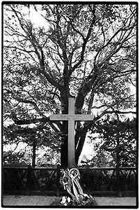 Grave of national hero - photo by Stephane Burlot.