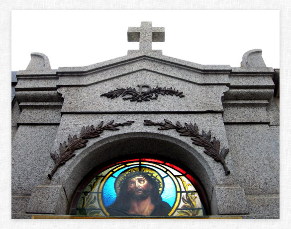 La Recoleta Cemetery photo by Elliot Wright.