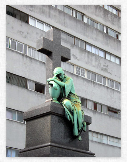 La Recoleta Cemetery photo 5 by Elliot Wright.