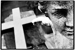 Paris cemetery - photo by Stephane Burlot.