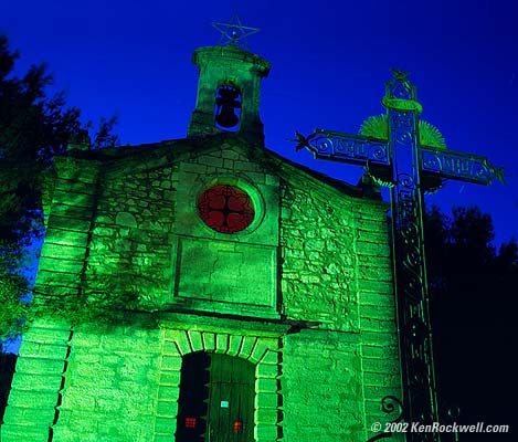 St. Michel, Apt, Vaucluse, Provence, France - photo by Ken Rockwell.